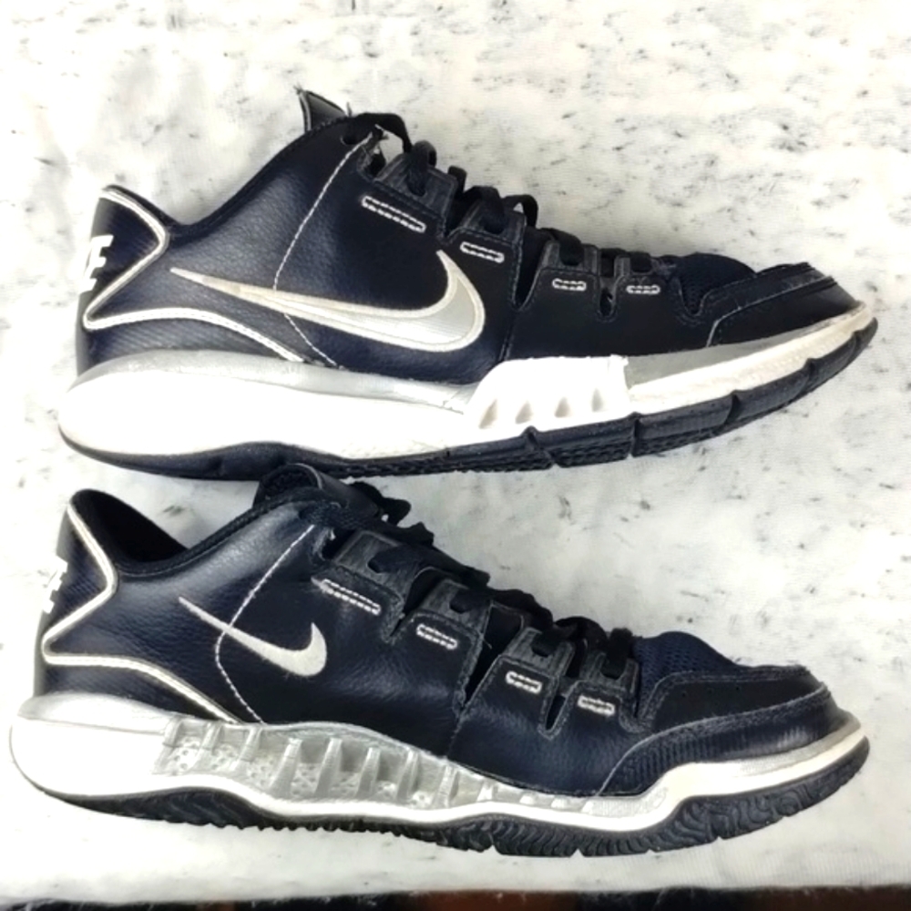 Nike Dynamic Leather Trainers